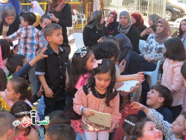 كفرقاسم – فيديو: بساتين الامل, السلام , والمحبة تحتفل بعيد الام على انغام عمو انس وجوقته ..